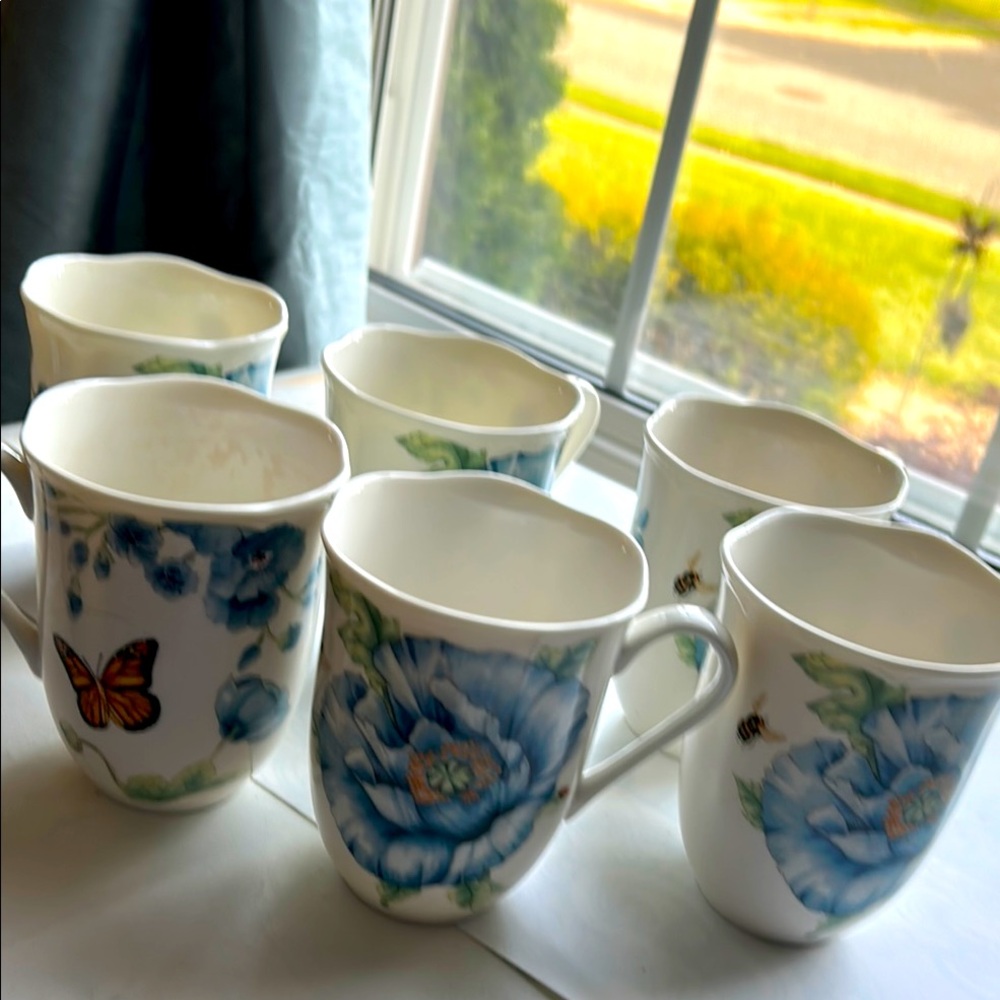 Blue and White Porcelain Dining Mugs Set